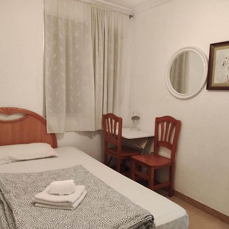 30-3- Бюджетная Комната В Квартире Для 2 Человека, Alicante Lägenhet Exteriör bild